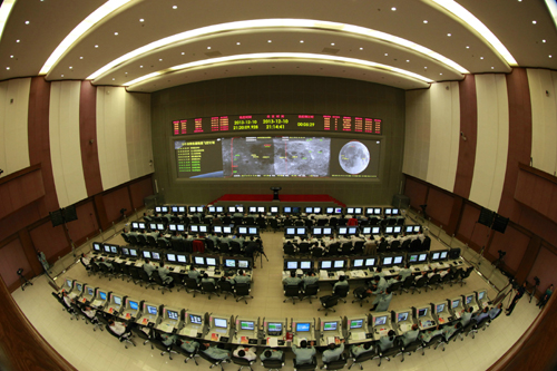 嫦娥三號成功實施環月降軌控制