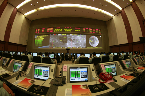 嫦娥三號成功實施環月降軌控制