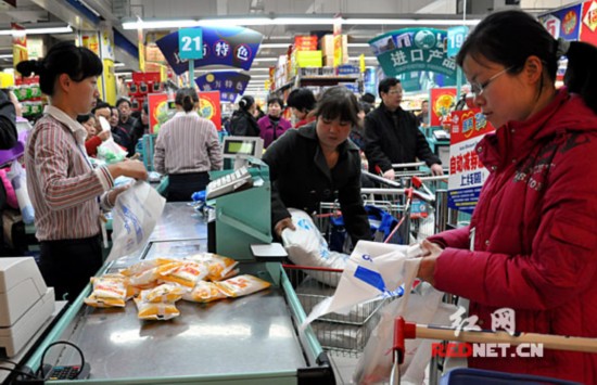 盤點(diǎn)十大網(wǎng)絡(luò)謠言 軍車進(jìn)京、搶鹽風(fēng)波上榜