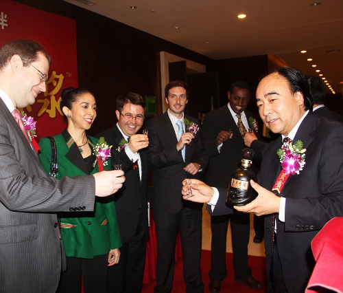 駐華大使走進古井貢酒 年份原漿相約韓國世博