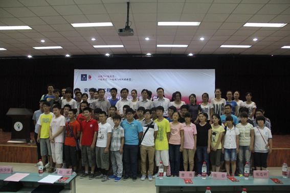 古井貢酒•年份原漿將助學金送到學生手中 <BR>——安徽希望工程2013愛心圓夢大學活動紀實