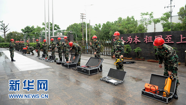 陳光標率隊奔赴甘肅定西地震災區