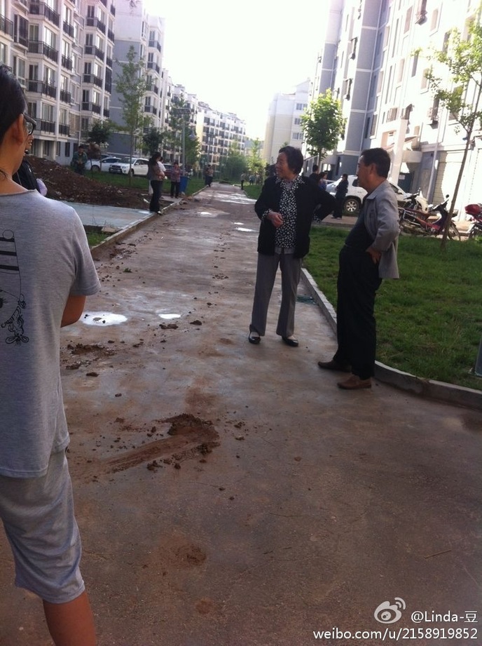 甘肅定西岷縣附近發生6.6級左右地震 居民下樓躲避