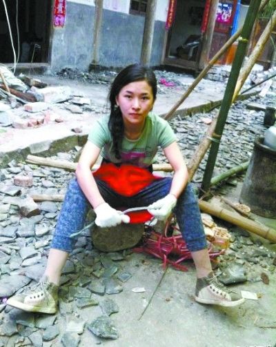 汶川地震斷腿美女教師蘆山救災(zāi)記