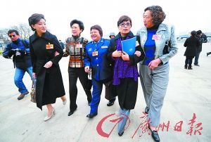 女代表穿什么開(kāi)兩會(huì)