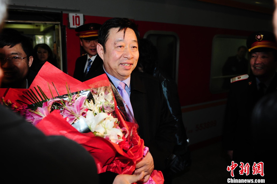 首批參加全國(guó)政協(xié)十一屆五次會(huì)議的京外委員抵京