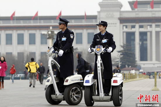 警察在天安門廣場(chǎng)執(zhí)勤