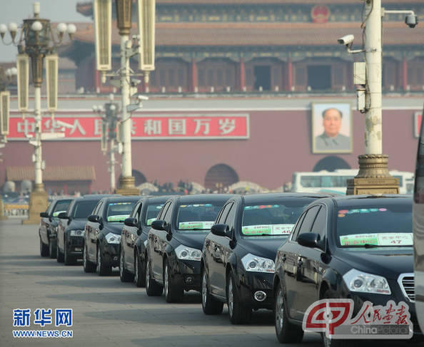 兩會廣角鏡:廣場上的捕捉鏡頭