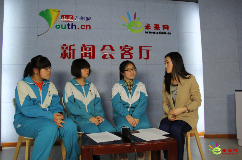 “送建議”中學(xué)生與兩會(huì)代表委員做客未來(lái)網(wǎng)“面對(duì)面”