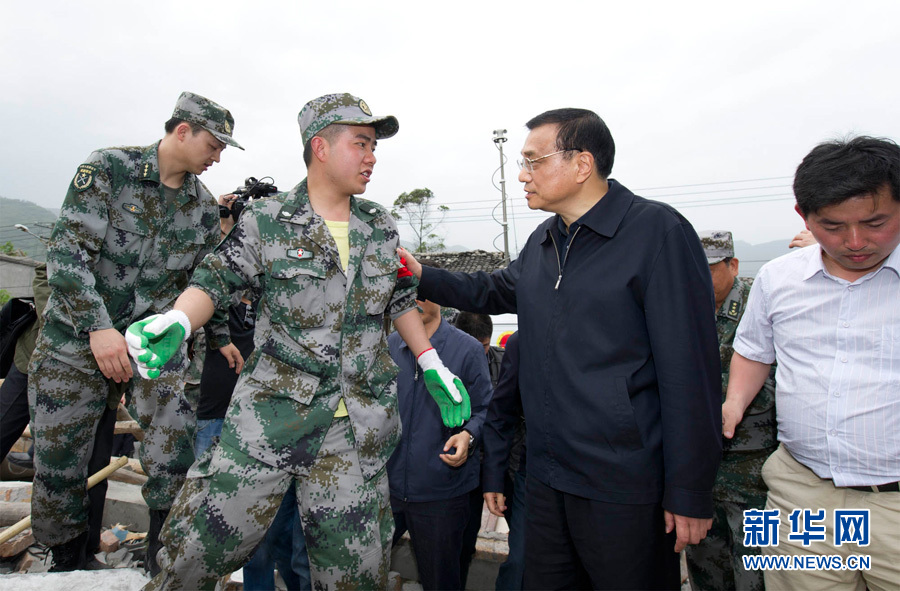 李克強抵達四川蘆山地震災區指導抗震救災工作