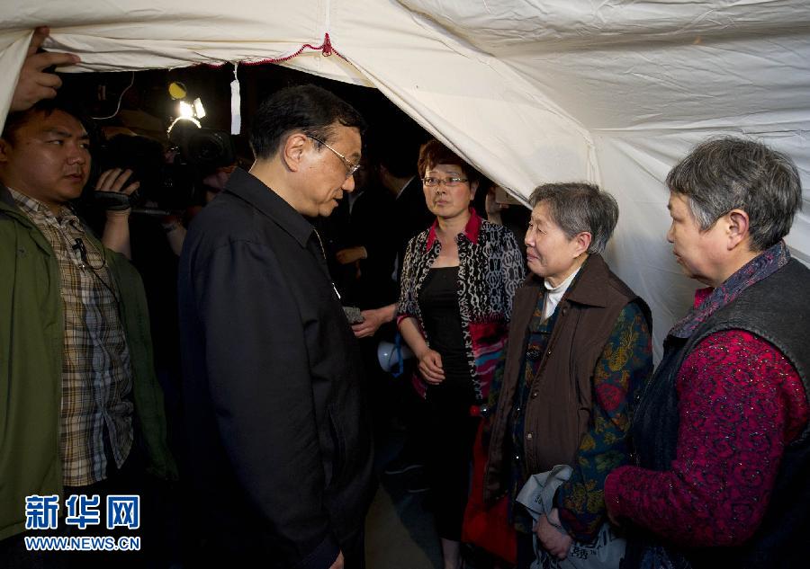 李克強在震區(qū)24小時的足跡