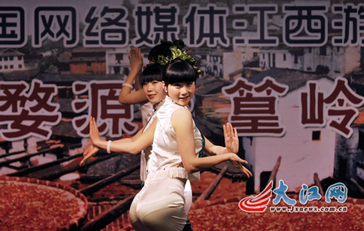 拒酒不拒茶 網媒記者齊聚婺源品好茶聽茶道