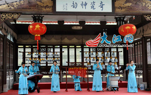 網媒記者聽古窯神韻 作經典“打油詩 ”