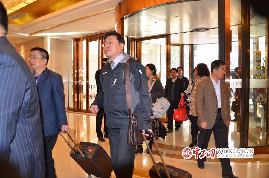 參加中國工會十六大的各代表團代表陸續抵京