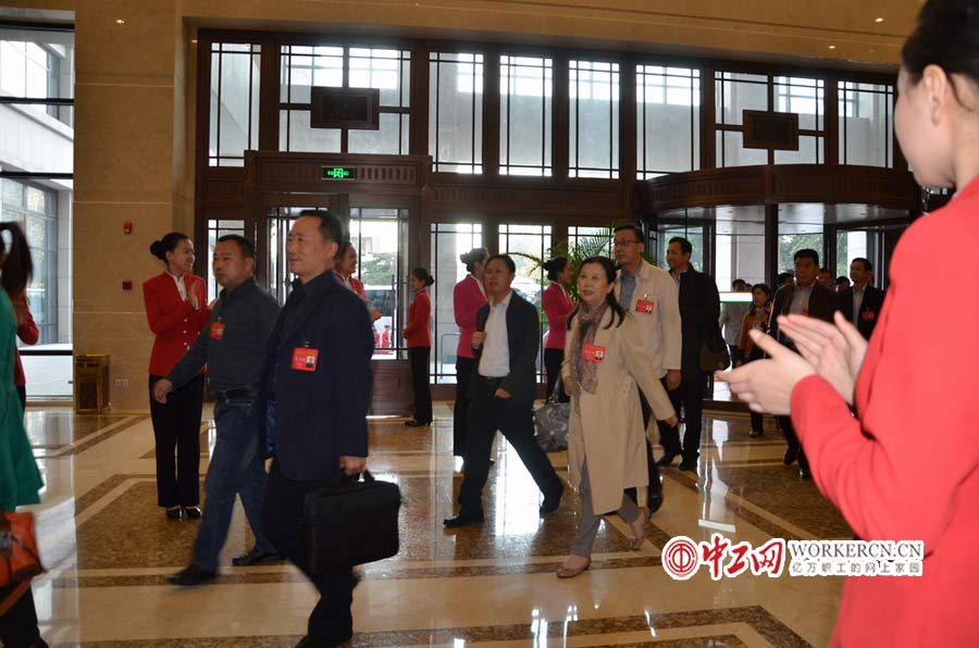 參加中國工會十六大的各代表團代表陸續抵京