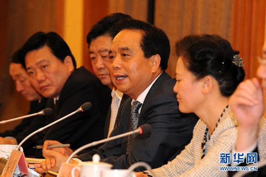 李建國參加工會十六大山東代表團會議