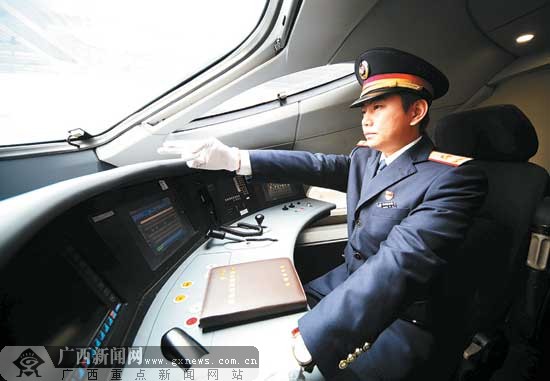 動(dòng)車加盟春運(yùn) 讓回家路途不再遙遠(yuǎn)(組圖)