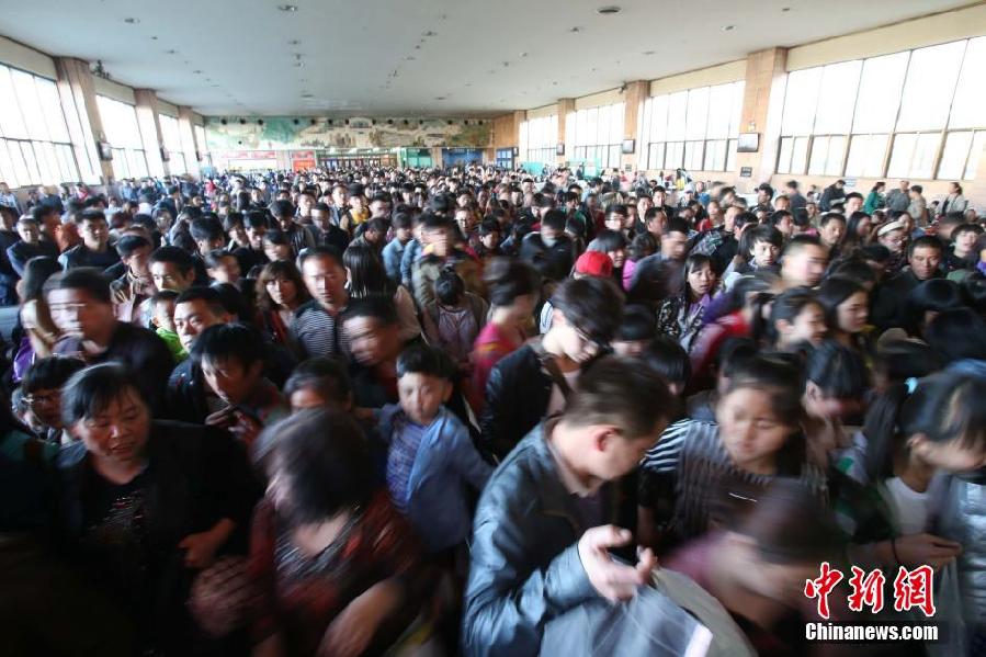清明將至 中國各地將迎來中短途返鄉祭祖高峰