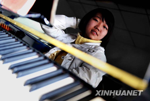 災(zāi)區(qū)“陽光女孩”堅(jiān)毅樂觀成長