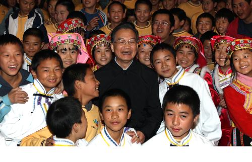 溫家寶在四川地震災區(qū)考察