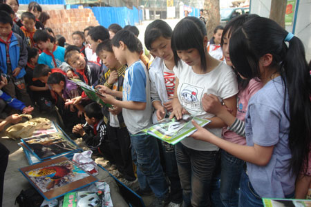 成都大熊貓繁育基地舉辦科普進災(zāi)區(qū)活動