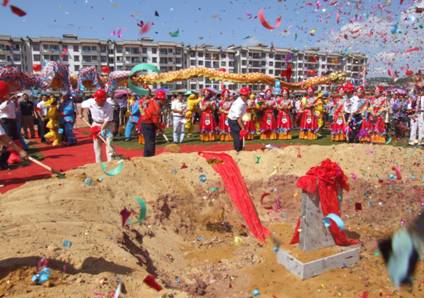 云南一平浪煤礦2500戶職工2010年底入住彝人古鎮