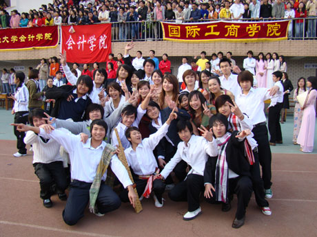 立足本土，全面推進教育國際化——專訪云南財經大學黨委書記羅明義