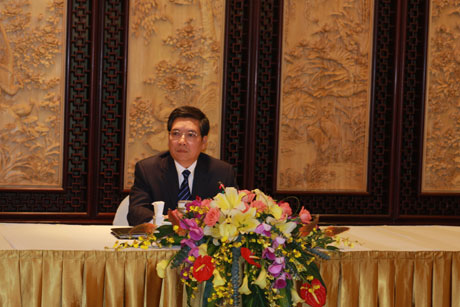 云南省省長秦光榮接受南盟國家聯(lián)合新聞團專訪談構(gòu)筑新的“絲綢之路”