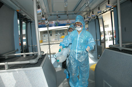 東航云南分公司聯(lián)合昆明機場舉行甲型流感應急處置演練