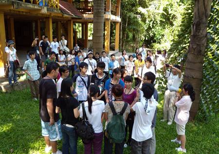 澳門(mén)中學(xué)生在版納植物園開(kāi)展定向運(yùn)動(dòng)