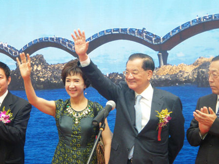 連戰出席其專人攝影師楊永山在津影展開幕式