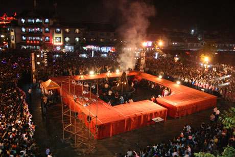 云南楚雄：50萬名游客共度“東方狂歡節(jié)”