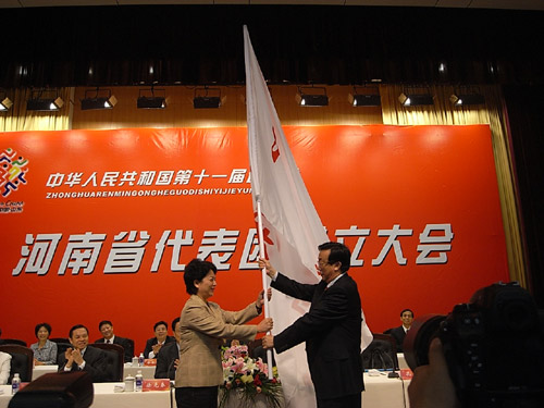 十一屆全運會河南火炬?zhèn)鬟f拉開序幕