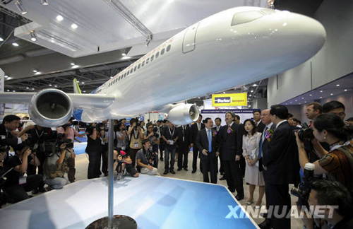 國產大客機外形樣機在亞洲國際航展上首次亮相[圖]