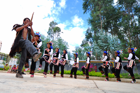 云南南澗彝鄉千名農民唱響祖國頌