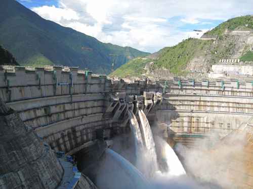 云南華能小灣水電站首臺機組正式投產發電