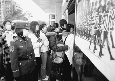 國防部等解讀征兵新政：為什么征招13萬大學生入伍