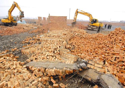 烏魯木齊強拆最大一處違法圈地建設