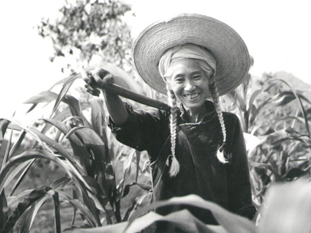 “白毛女”孫女當村官 要實現三個心愿(組圖)