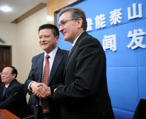 山東魯能泰山隊迎來新主帥(組圖)