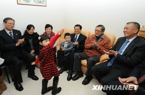 胡主席抵澳門首日：8小時8場活動 關(guān)懷祝福滿濠江