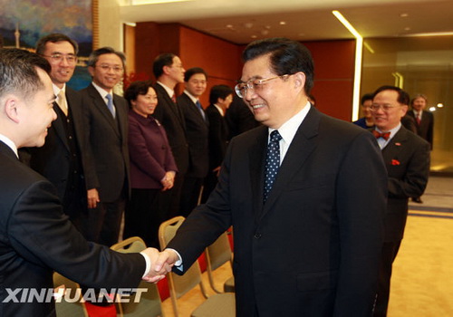 胡主席抵澳門首日：8小時8場活動 關懷祝福滿濠江