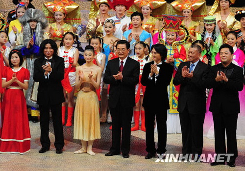 胡主席抵澳門首日：8小時8場活動 關懷祝福滿濠江