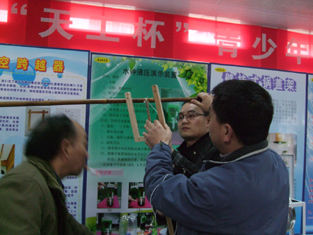 宜賓縣首屆青少年科技創新大賽創意紛呈