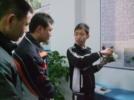 宜賓縣首屆青少年科技創新大賽創意紛呈