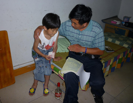 柘城“愛心資助隊”情牽宜賓12名貧困學生