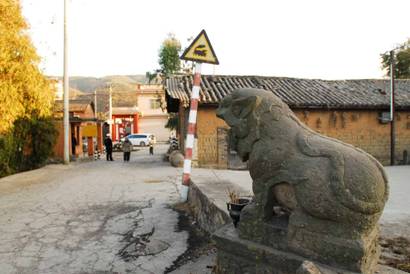 金飛豹和費宣徒步重走滇越鐵路