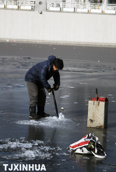 海河冰面垂釣樂