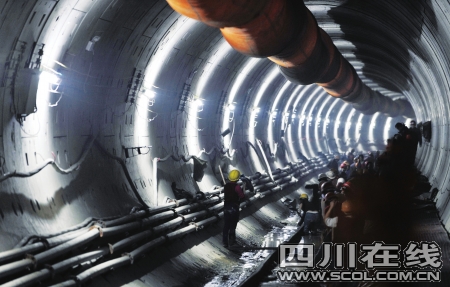 成都地鐵二號線最長區間隧道貫通
