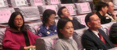 馬英九看電影《不能沒有你》后為悲苦民生落淚